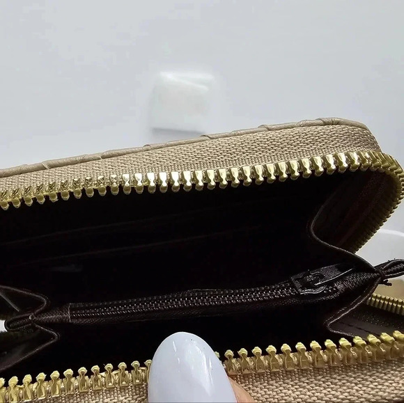 Woven Wristlet Zip up Card Holder - Picture 3 of 5